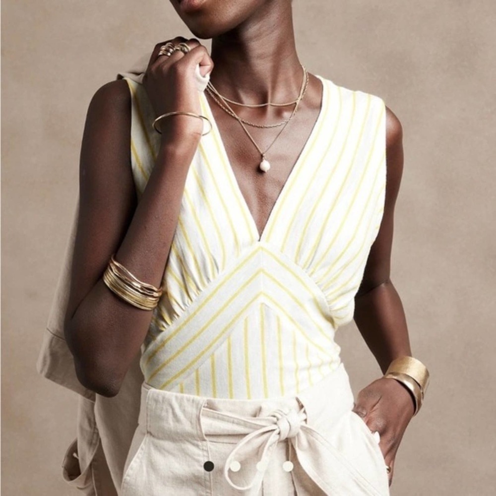 Banana Republic Malibu White Yellow Striped V-Neck Sleeveless Tee Size L